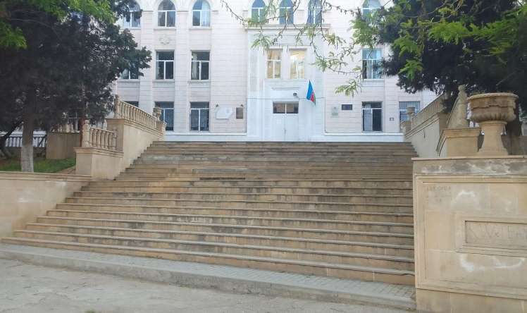 Bakıda şagird məktəbin pəncərəsindən  yıxıldı