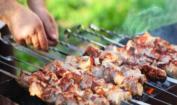 Bayram günü kabab bişirmək istədilər -  Başlarına iş gəldi