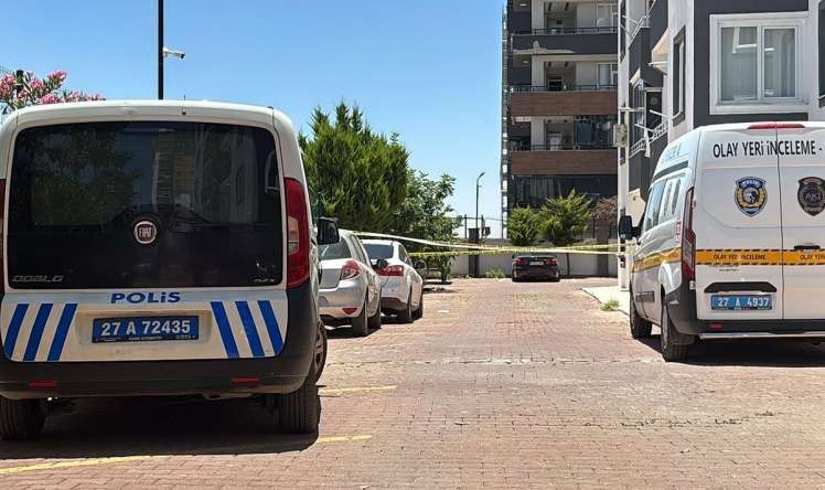 4 yaşlı oğlunu qucağına alıb  8-ci mərtəbədən atladı