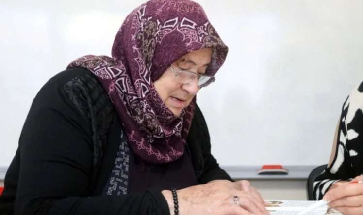  70 yaşında oxumağı və yazmağı öyrəndi -  FOTO