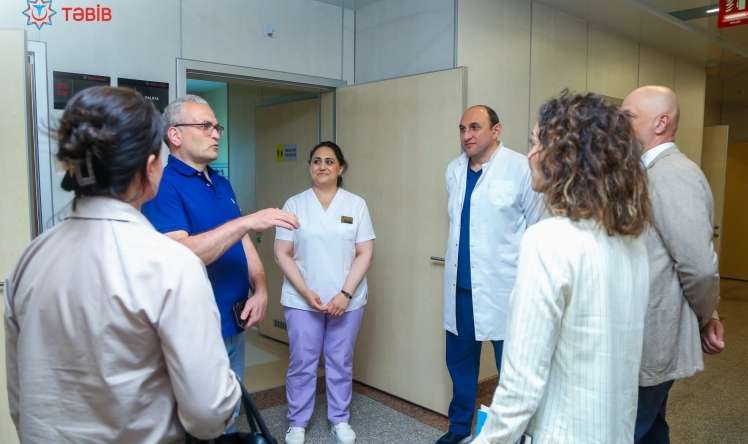 Amerikalı professor Yeni Klinikada tibbi konsilium keçirdi -  FOTO